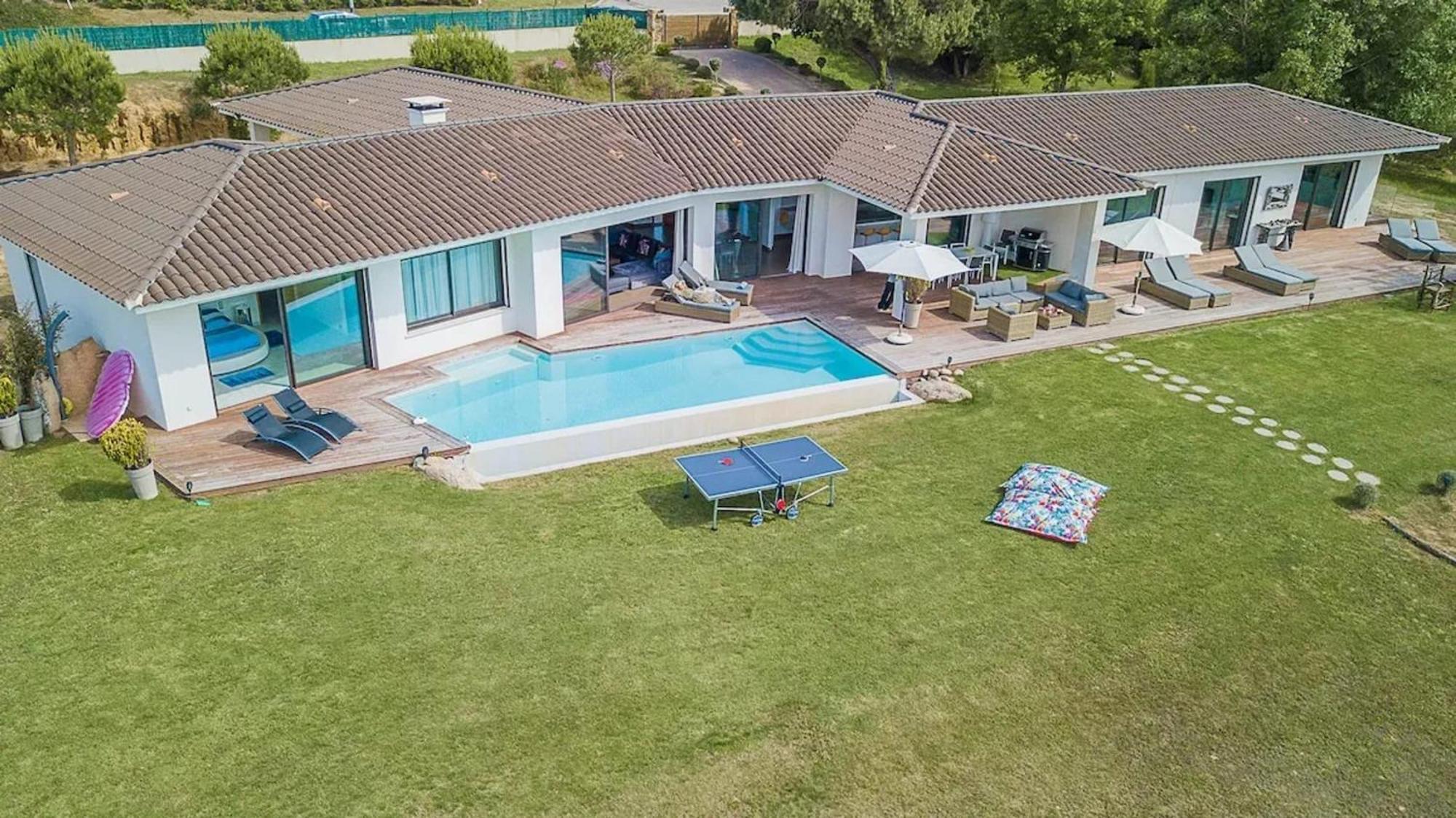 Villa Spacieuse Avec Piscine A